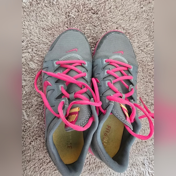Nike Gray and Pink Athletic Running Shoes - Picture 4 of 8
